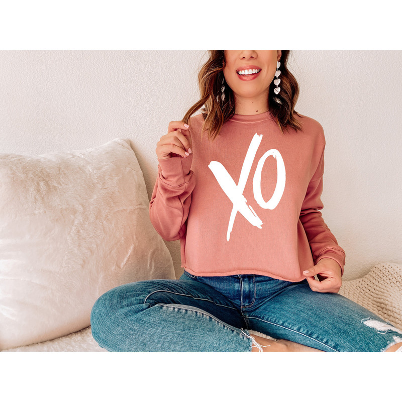 Xoxo sweatshirt, valentines day crop top, hugs and kisses, womens valentines day shirt, valentine shirt, valentines t-shirt, xoxo.jpg