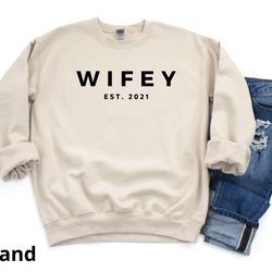 custom wifey hubby sweatshirt, wifey sweatshirt, newly married sweatshirt, gift for bride, bride sweatshirt, bridal show