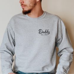 daddy est 2024 sweatshirt, personalized new dad crewneck, new dad shirt, first time dad gift, fathers day gift, dad gift