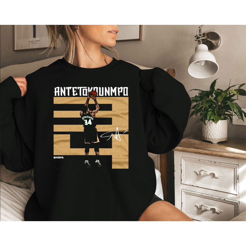 Giannis Antetokounmpo 34 Milwaukee Bucks Sweatshirt.jpg