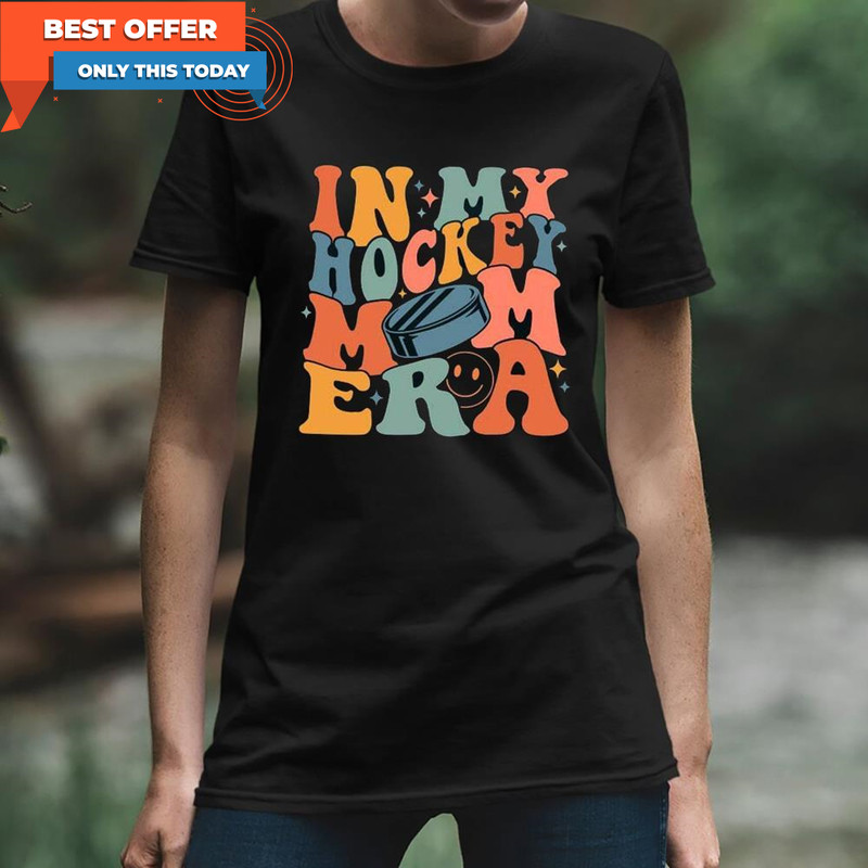 Retro In My Hockey Mom Era Shirt For High School, Hockey Sweatshirt Top Crewneck.jpg