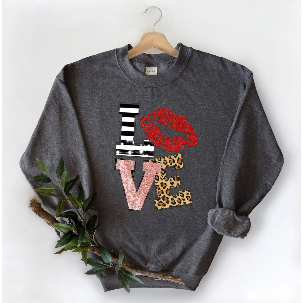 Valentine love Lips Shirt,Heart Shirt,Love Shirt,Leopard Print Shirt,Retro Leopard Shirt,Leopard Design For Women Shirt,glitter lips shirt.jpg