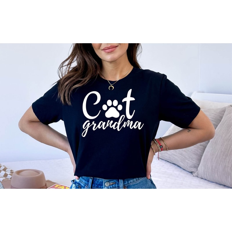 Grandma Cat Tshirt, Grandma Cat Mom Day's Tee, Cat Loving Grandma Tshirt, Mom Day's Cat Tee, Grandma Cat Gift Tee.jpg