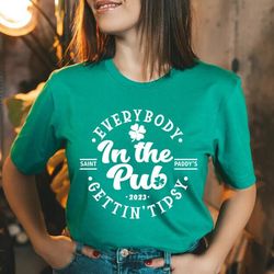 everybody in the pub gettintipsy shirt, shenanigans shirt, drinking shirt, irish shirt, lucky shirt, shamrock shenanigan