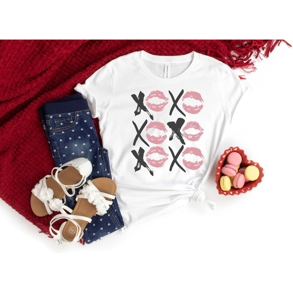 XOXO Shirt, Kiss Shirt, Valentine Shirt, Gift For Girlfriend, Lips Shirt, XO Shirt, Lovely Shirts, Cute Shirts, Gift Shirt For Women.jpg