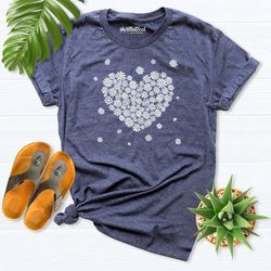 daisy heart shirt, daisy shirt, daisy flower shirt, plant lover gift, mother day gift, girl flower heart, women birthday