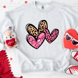 leopard printing heart sweatshirt, valentines day heart shirt, love shirt, valentines day shirt, couple matching shirt,