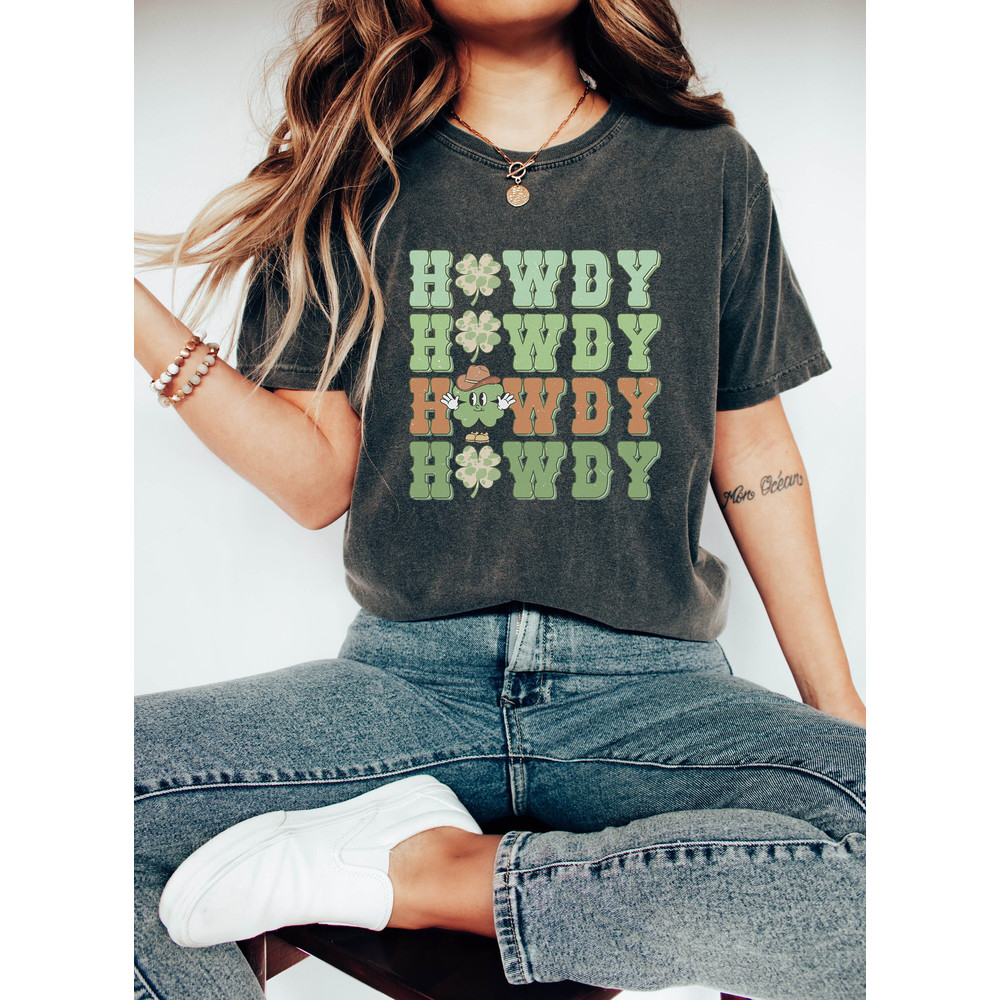 St. Patrick's Day Shirt  Retro St. Patrick  Howdy St. Patrick  Shamrock  Western  Lucky Horseshoe  Gold Horseshoe  Comfort Color.jpg