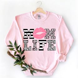 mom life pink lips kiss me kissing lips cheetah leopard stripe print shirt,mom life shirt,mother t-shirt,cute mom gift,m