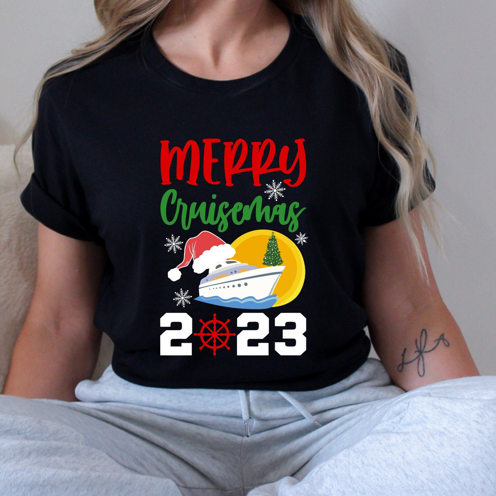 Merry Christmas Family Christmas 2023 Shirts, Cruisin Crew T-shirt, Cruise Ship Vacation, Matching Family Shirts, Christmas Trip Shirt, Gift.jpg