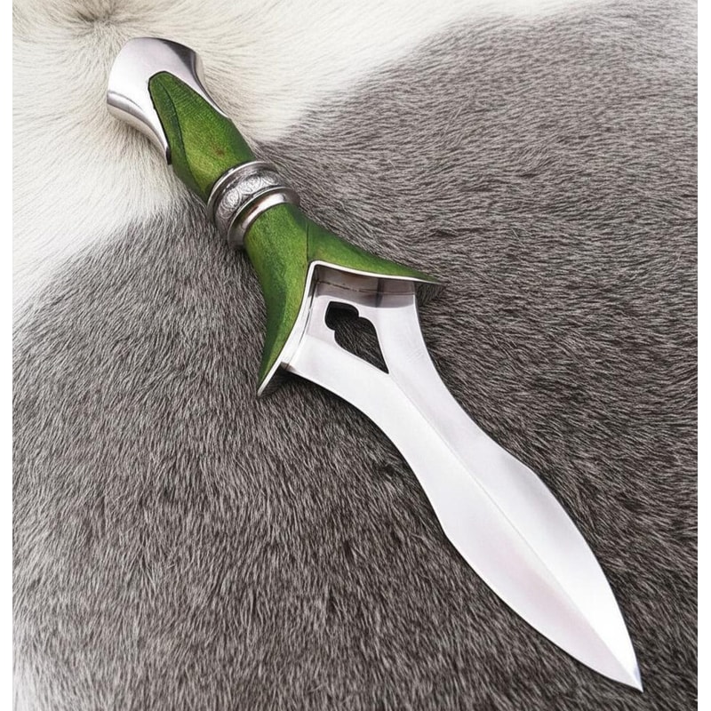 Hand Forged Celtic Knife With Triquetra Design Green Leather Sheath 2
