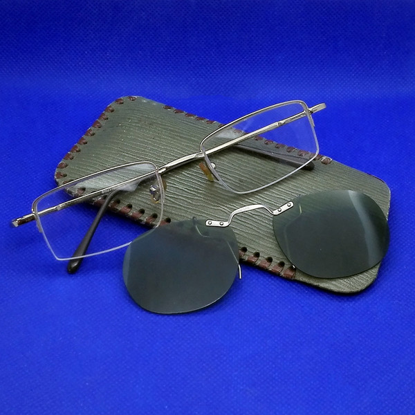 vintage-round-metal-eyeglasses.jpg