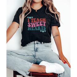 teacher shirt, i teach sweethearts shirt, back to school teacher shirt, retro teacher shirt, teacher shirt gift, learnin