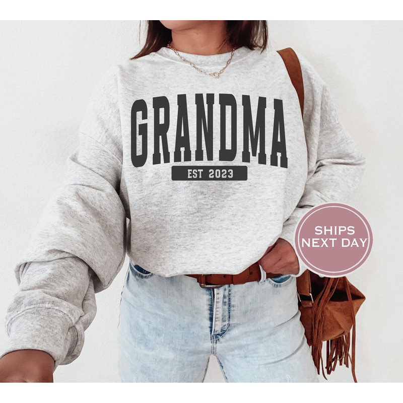 Grandma Sweatshirt, Custom Grandma Sweatshirt, Grandma Crewneck, Grandma Gift, New Grandma Gift, Granny Gift, Nana, Gigi, Mother's Day Gift.jpg
