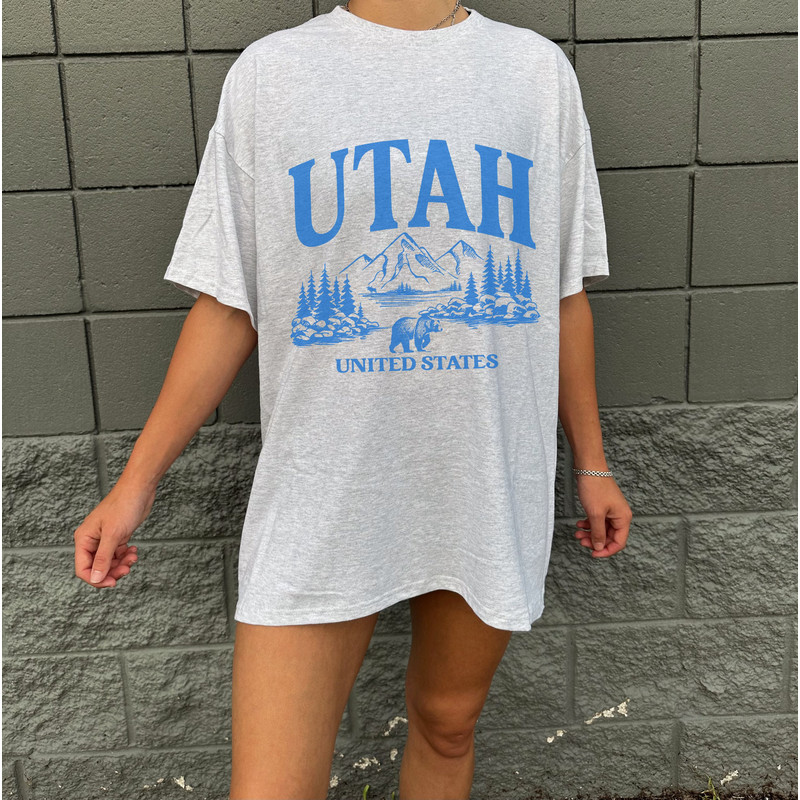 Retro Utah state shirt in classic gray, wanderlust, nature, wilderness, oversized, unisex, United States.jpg