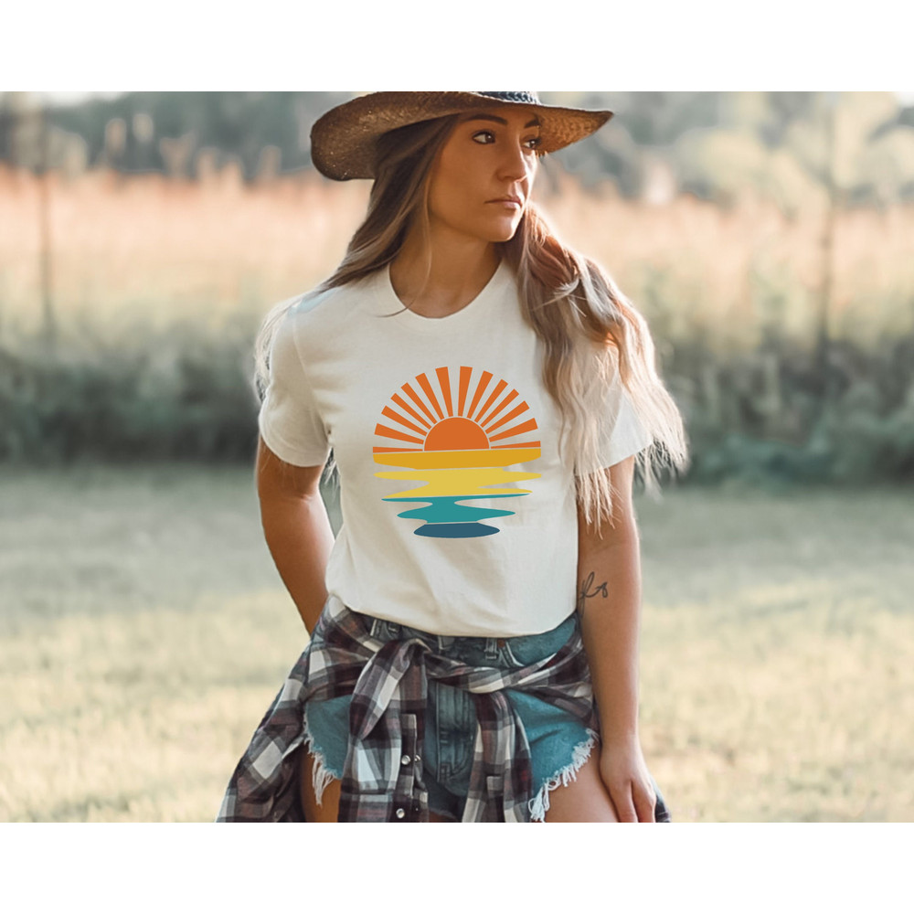 Retro Sunset Rays Wavy Shirt, Sun Shirt, Retro Sunshine Shirt, Sun Rays Tee, Beachy Vibes Tee, Retro Summer Time , Sunset Tshirt.jpg