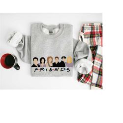 retro friends sweatshirt, friends characters, matthew perry shirt, cute friends shirt, chandler bing shirt, rip matthew