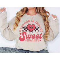 valentines day teacher crewneck sweatshirt, teacher valentines day shirt, valentine teacher sweater, retro teacher valen