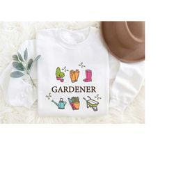 gardener shirt, plant lover shirt, farmer t shirt, hoeing ain't easy shirt, gift for gardeners, botanical shirt, gardeni