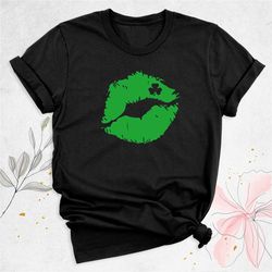 st.patricks lips shirt, lucky kiss shirt, irish lip shirt, women st paddy's day shirt, shamrock lips shirt, st. patrick'