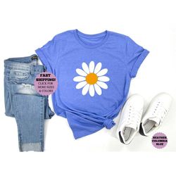 simple daisy graphic tee, simple floral graphic tee, floral graphic tee, floral shirt, summer shirt, spring shirt, trend