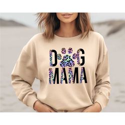 dog mom leopard t-shirt, dog mama shirt, dog mom shirt, dog paw shirt, dog mom gift, gift for dog mom, animal love shirt