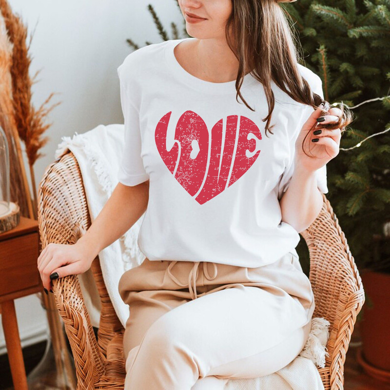Valentine Heart T-SHIRT, Retro Love Shirt, Love T-Shirt, Valentine Gift For Her, Xoxo Tshirt, Valentines Day T-shirt, Retro Love Heart Shirt.jpg