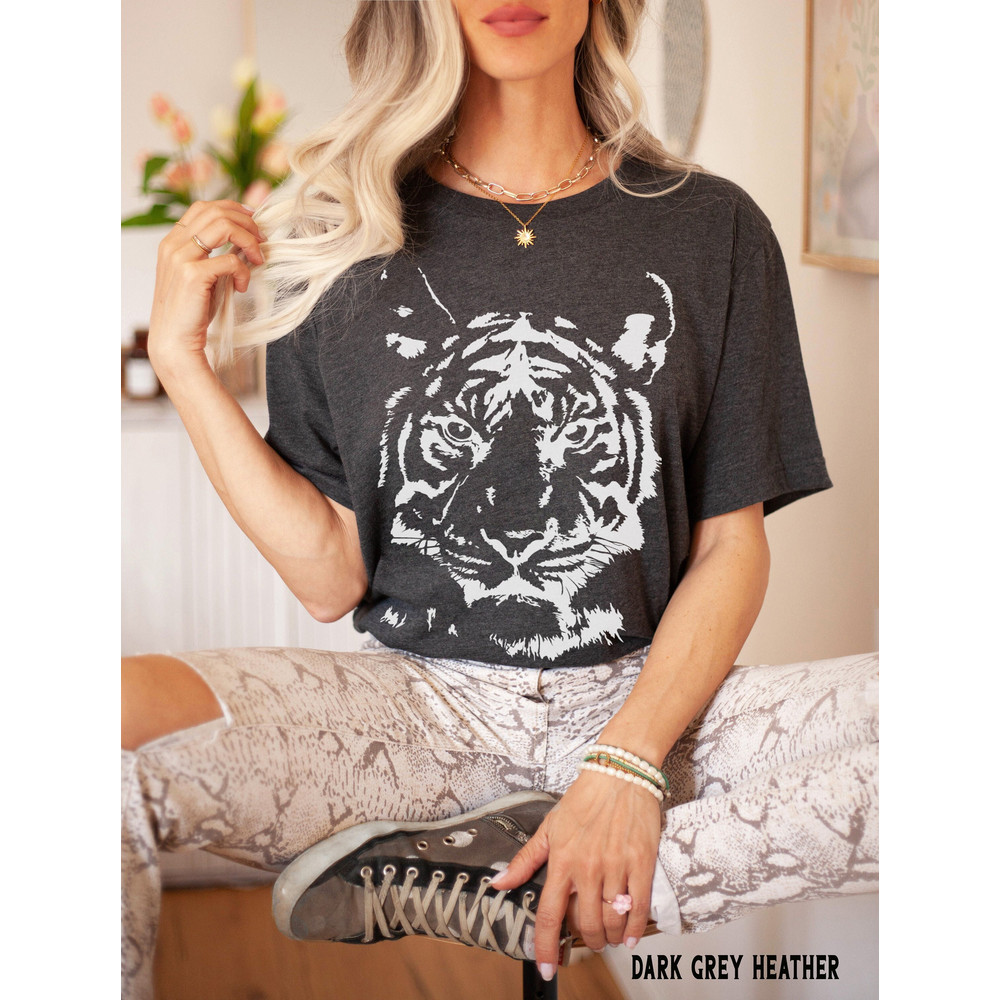 TIGER Face Graphic Shirt Tiger Shirt Vintage Tiger Shirt Animal Face Animal Print Trendy Tiger Tee Graphic Tee Animal Lover .jpg