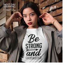 be strong and courageous shirt christian clothing religious gifts jesus faith shirt bible quotes courageous gift mrv1910