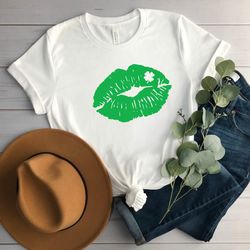lucky kiss shirt, st patricks day shirt, irish shirts, lucky lip shirt,drinking beer shirt,irish kiss shirt, shamrock sh