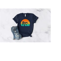 forever chasing sunsets shirt, aesthetic summer t-shirt, trendy beach shirt, summer vacation tee, sunset shirt, wavy sum