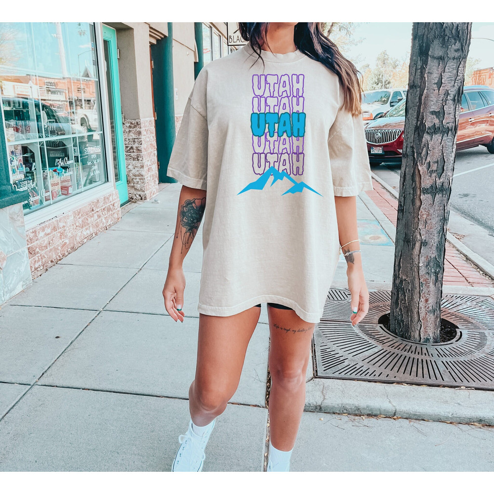 Utah Basketball Team NBA Astronaut T-shirt, Every Day Oversized Shirt - Perfect gift for Jazz Fans.jpg