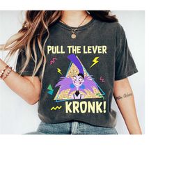 retro pull the lever kronk 70s shirt, the emperor's new groove shirt, villains yzma t-shirt, disney family vacation, dis