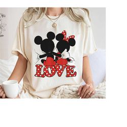 mickey minnie love hug shirt, mickey & friends t-shirt, disney couple tee, family vacation, disneyland trip
