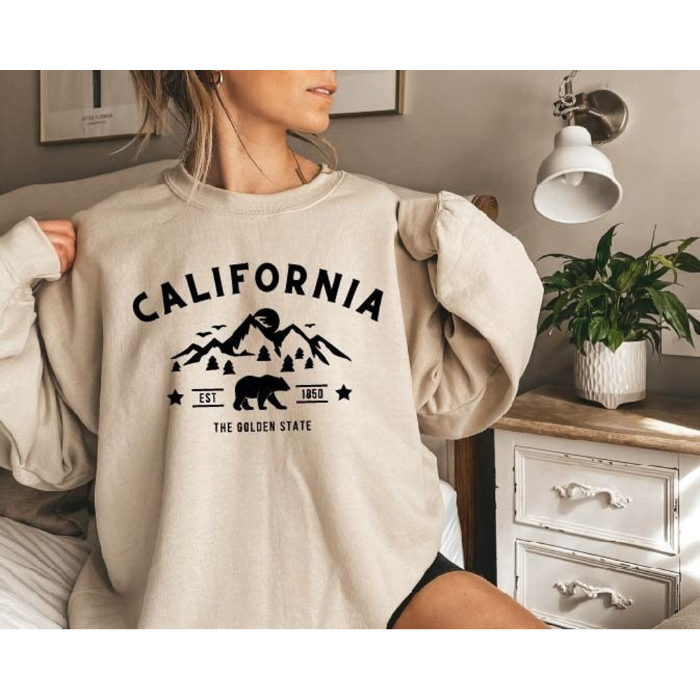 California Sweatshirt, Unisex Soft and Comfortable Crewneck Pullover, California Bear Hoodie, Golden State Crewneck Shirt, California Hoodie.jpg