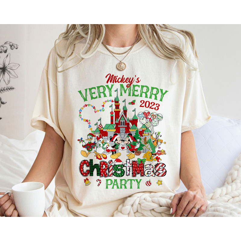 Mickey's Very Merry Christmas Party 2023 Disney Castle Xmas Light Shirt Family Matching Walt Disney World Shirt Gift Ideas Men Women.jpg