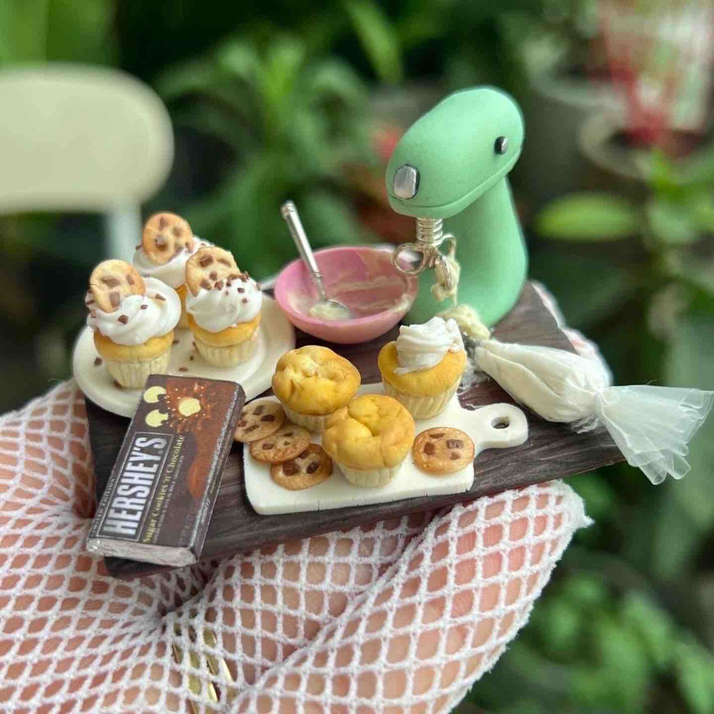Miniature Cupcake Baking Scene For Dollhouse Collection 0