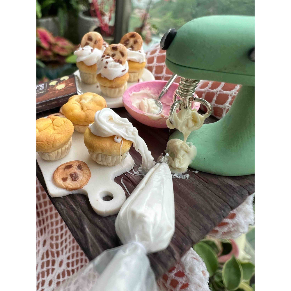 Miniature Cupcake Baking Scene For Dollhouse Collection 1