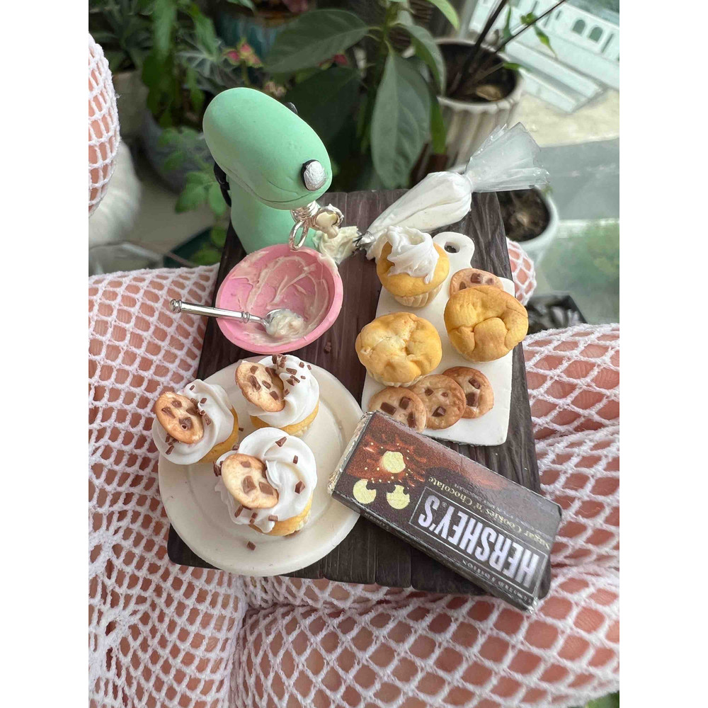 Miniature Cupcake Baking Scene For Dollhouse Collection 3