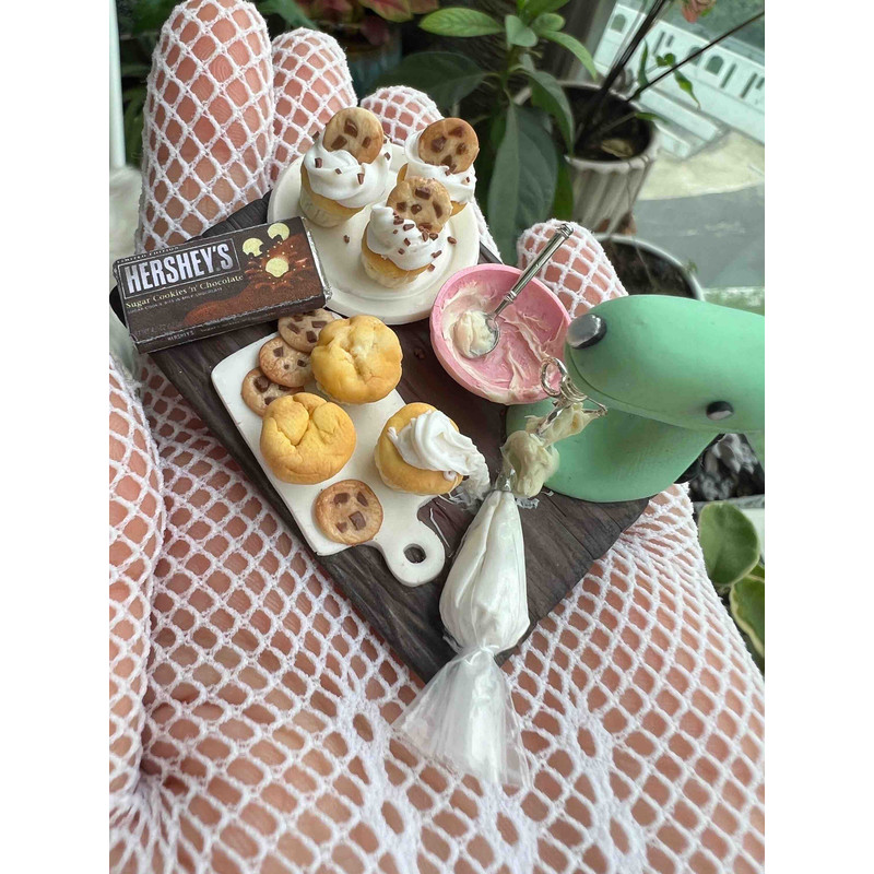 Miniature Cupcake Baking Scene For Dollhouse Collection 4