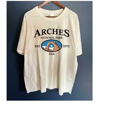 arches national park travel t-shirt, arches national park shirt, utah national park tee, arches travel t-shirt, city tra