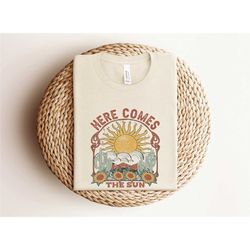 here comes the sun shirt for women, travel