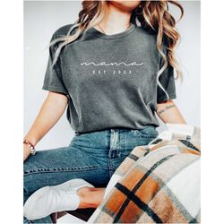 custom mama est 2022 t-shirt, mothers day, gift
