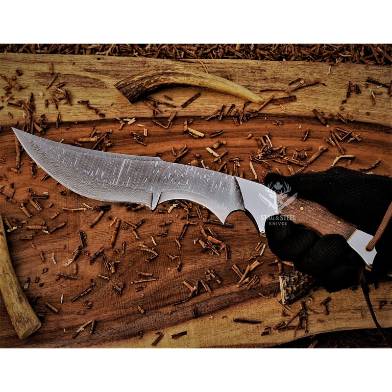 Premium Damascus Hunting Bowie Knife Built For Wilderness Performance 3