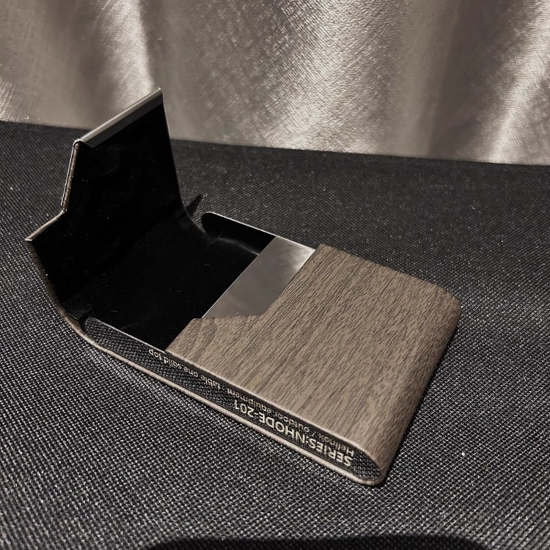 Wood Grain Cigarette Case With Magnetic Flip Lid Portable Cigarette Holder For Men 2