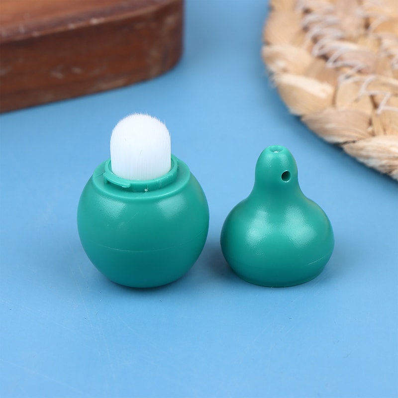 Portable Silicone Lip Brush With Cap For Lip Balm And Lipstick Touch Ups 2