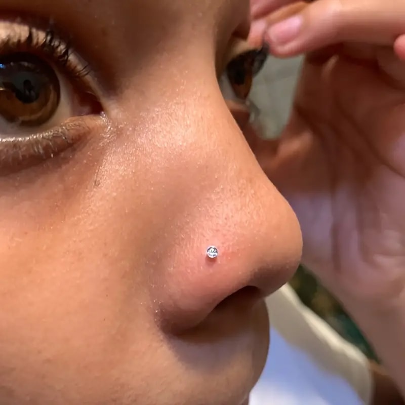 Disposable Nose Piercing Kit With Sterile Piercing Unit And Stud 1