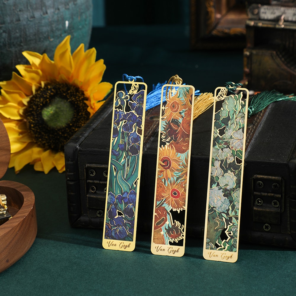 Vintage Floral Tassel Metal Bookmark with Hollow Bronzing for Book Lovers, Writers & Students