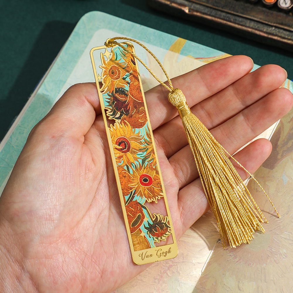 Vintage Floral Tassel Metal Bookmark with Hollow Bronzing for Book Lovers, Writers & Students