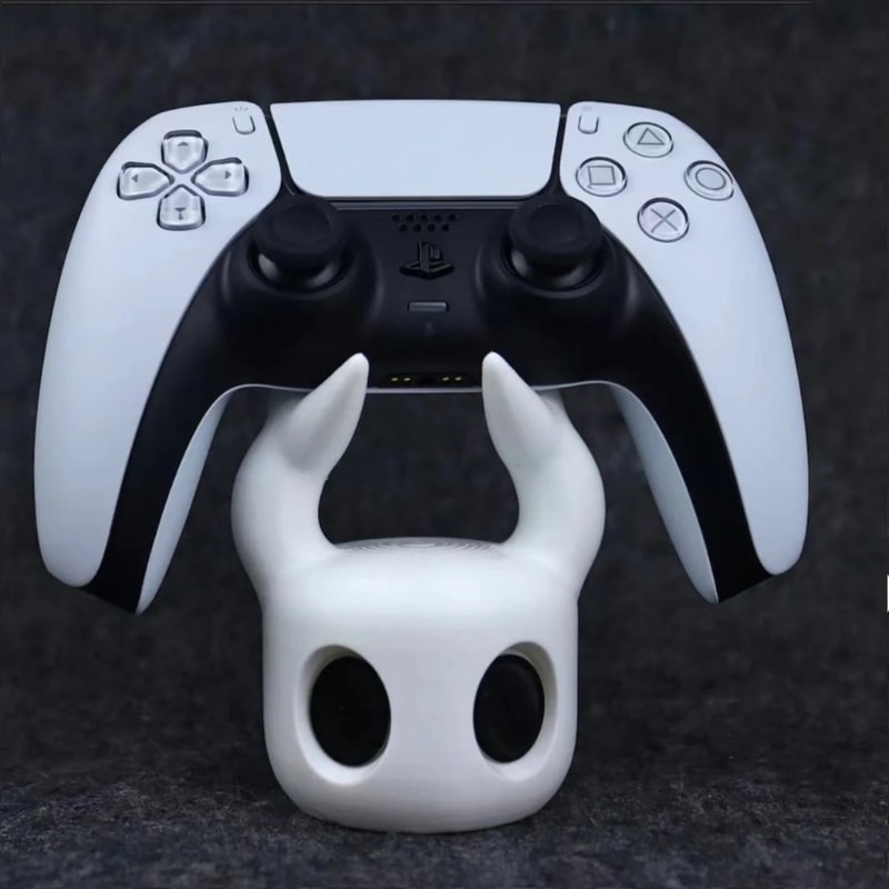 Universal Game Controller Stand, Hollow Knight Display